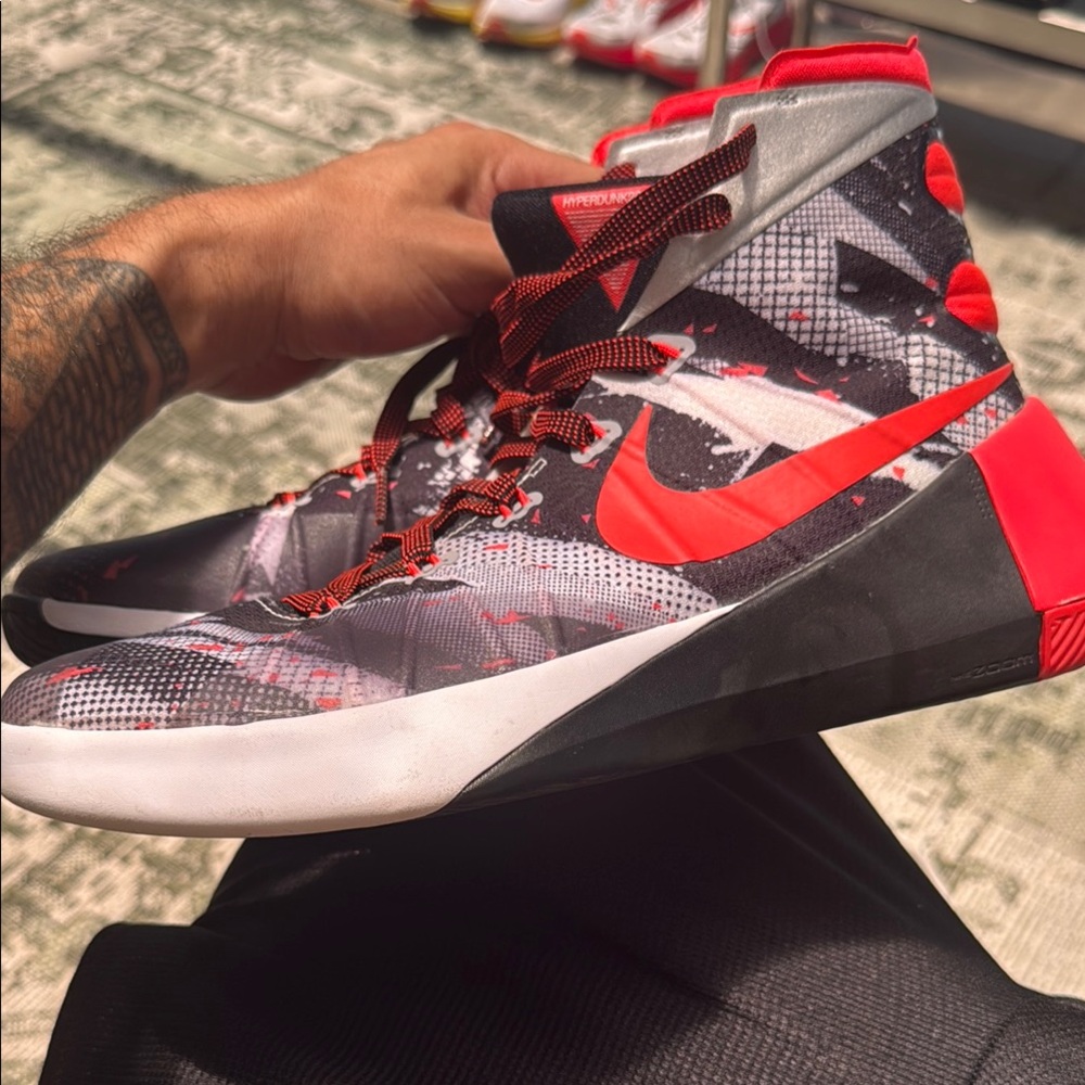 Nike Red and Black Athletic Shoes with Dynamic Lacing